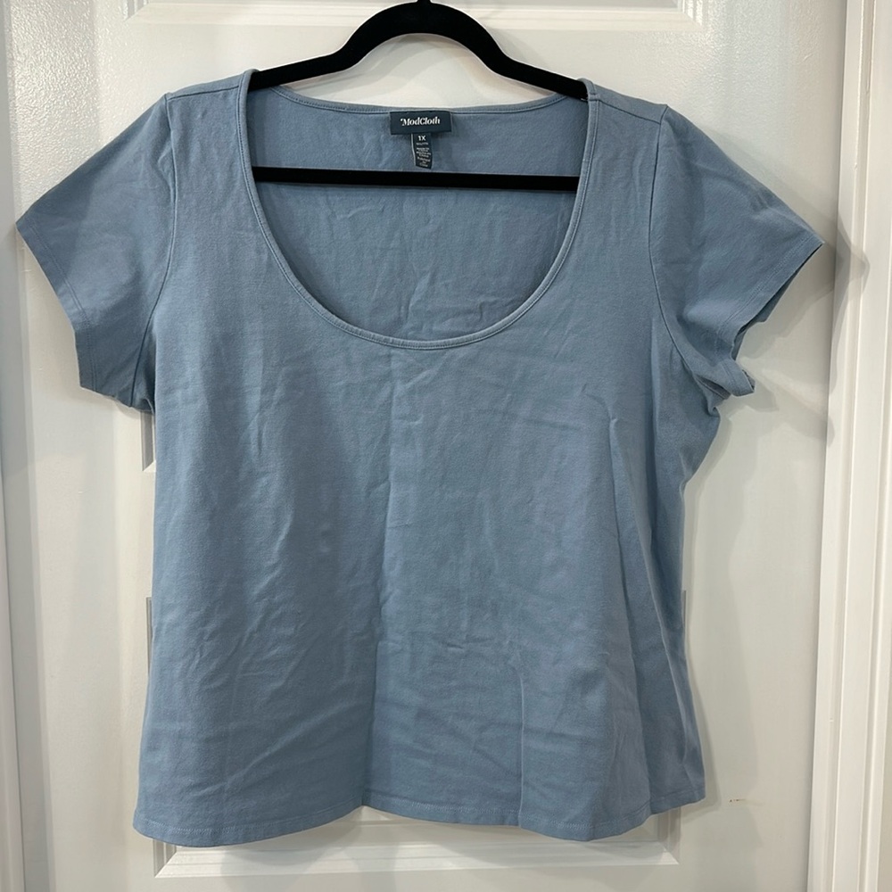 Blue scoop neck Tshirt (1X)